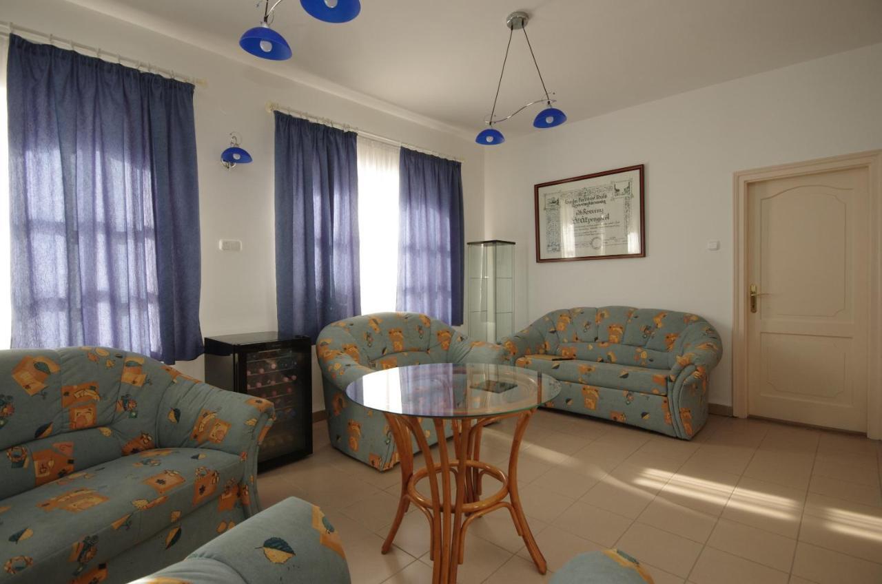 Hotel Csigaház panzió Gyula Esterno foto