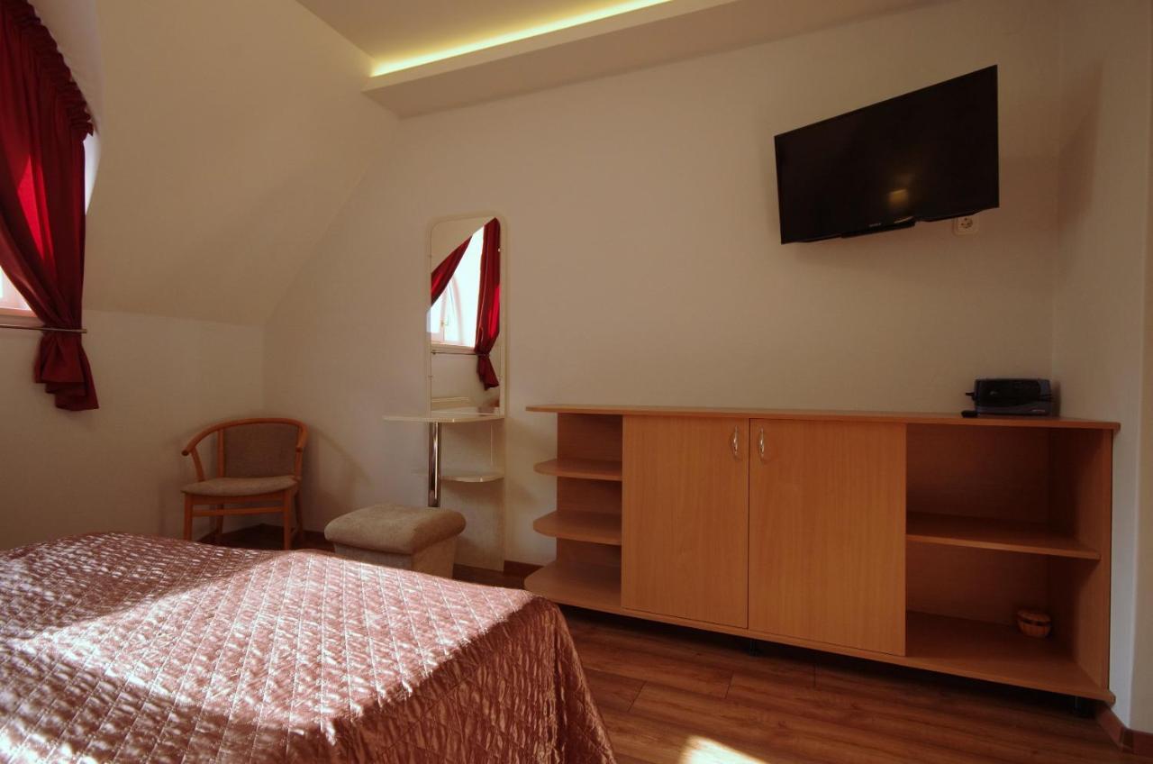 Hotel Csigaház panzió Gyula Esterno foto